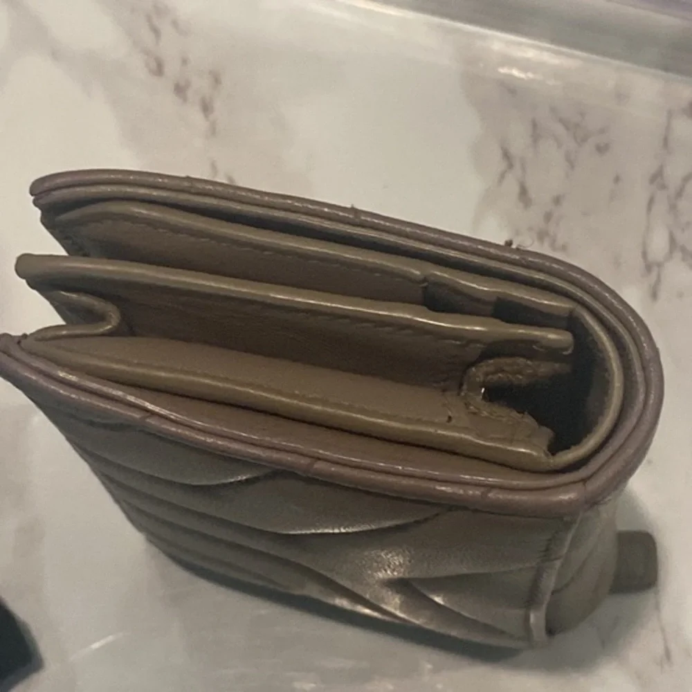 🇫🇷YSL PUFFER PETITE WALLET LAMBSKIN with COA - Picture 4 of 10